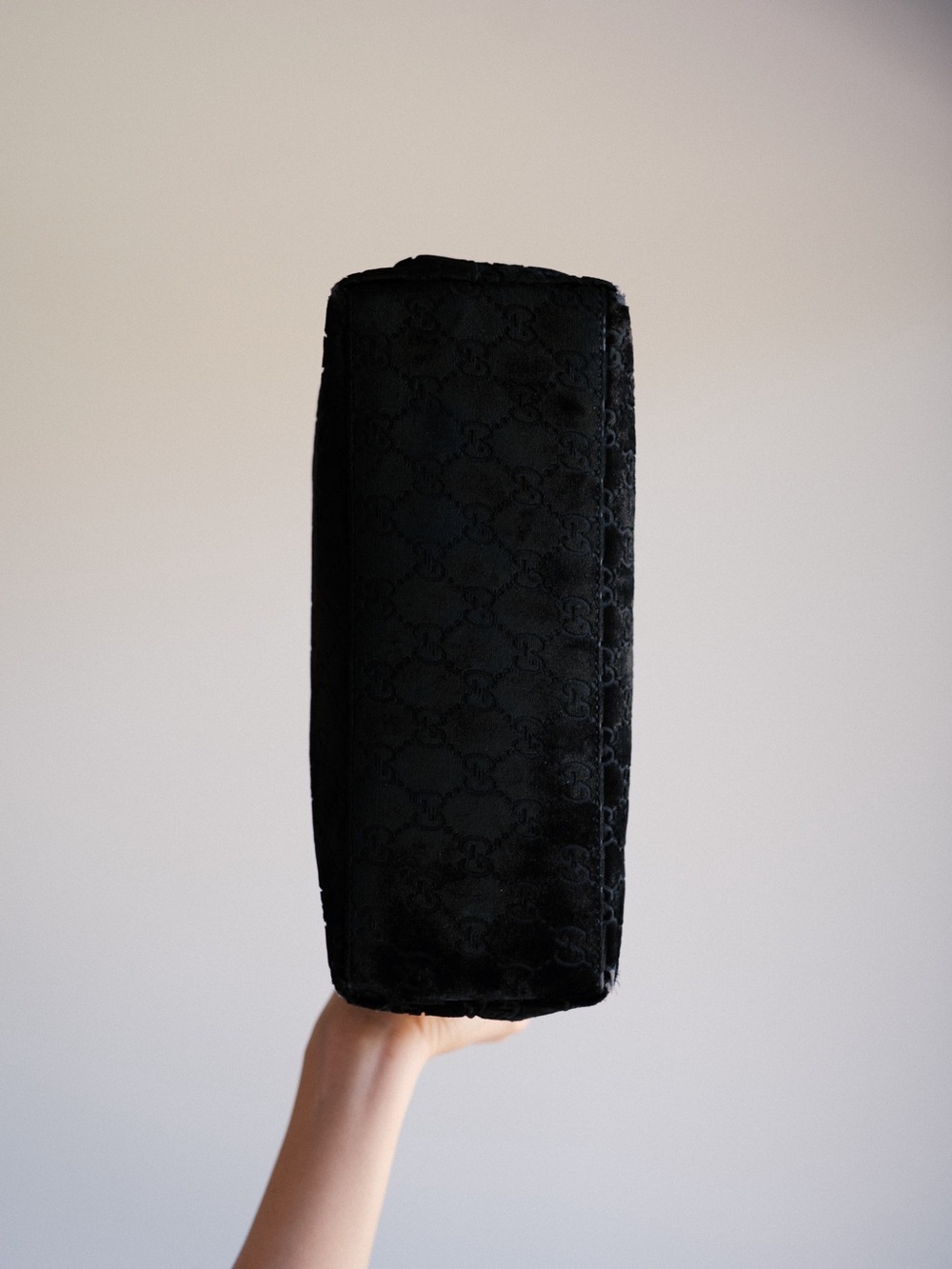 Gucci Black Velvet Shoulder Bag with Slim Metal Handle - Picture 5 of 9